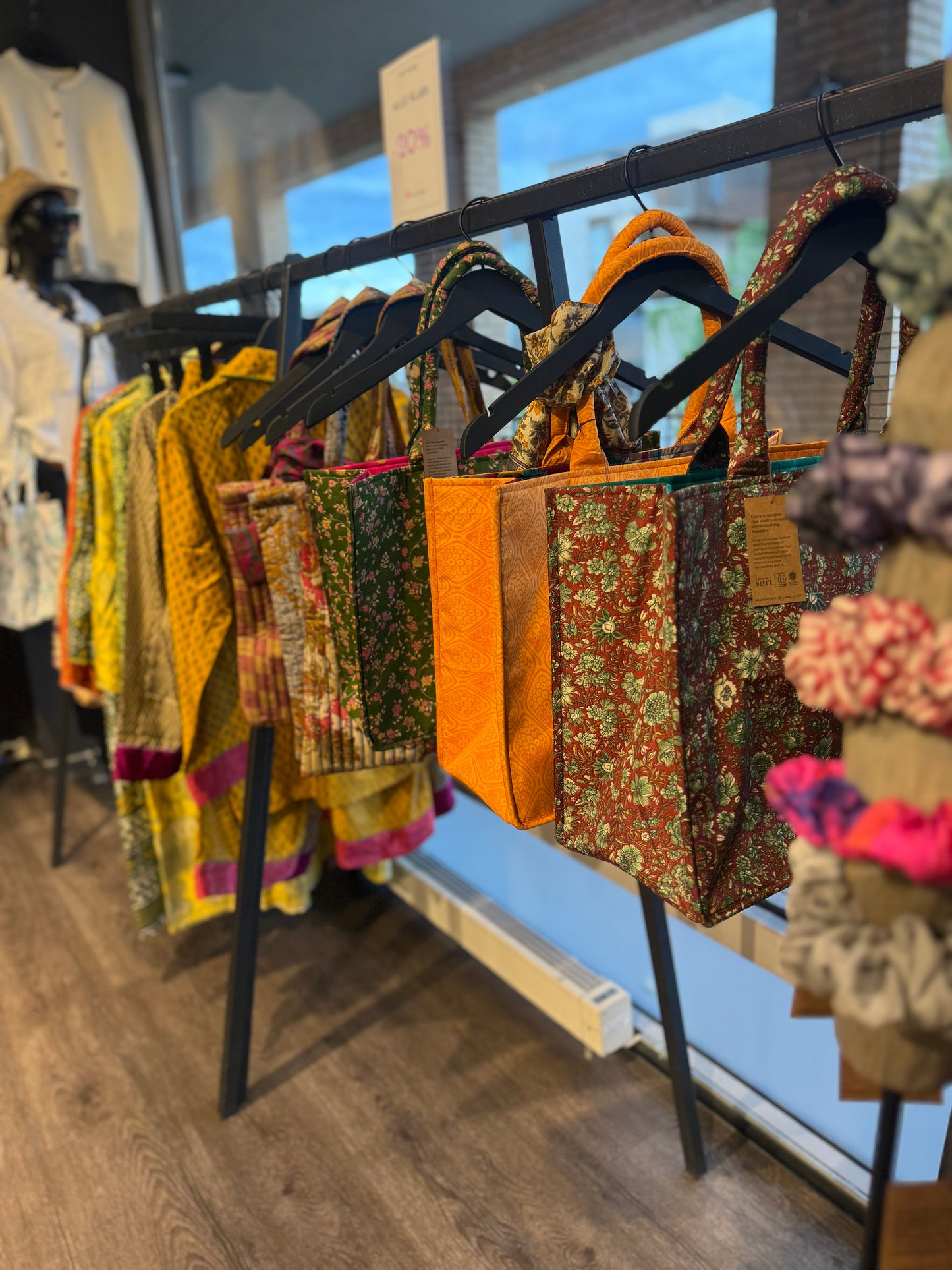 I WAS A SARI Quilted shopper bag