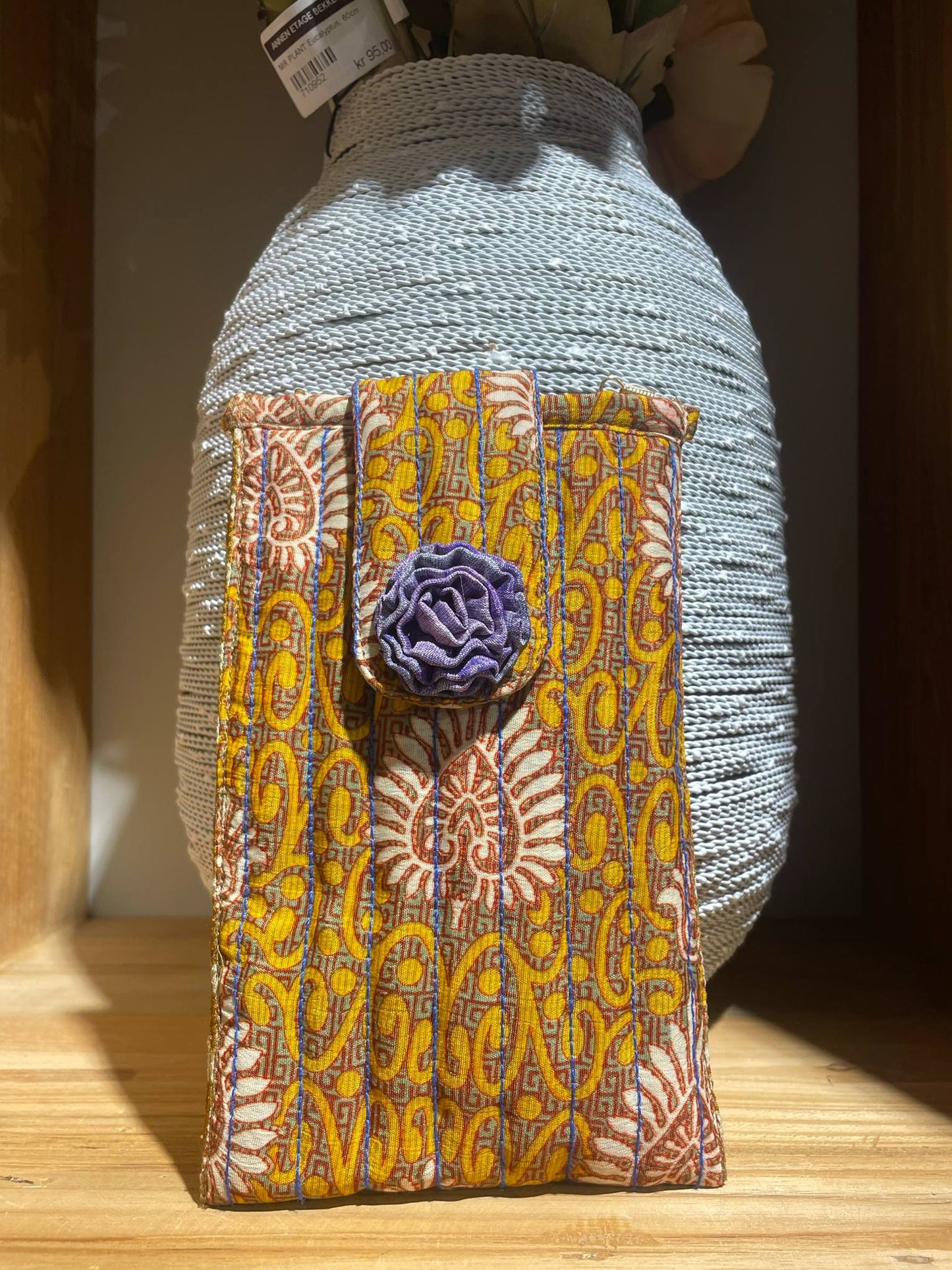 I WAS A SARI Mobilveske med blomst