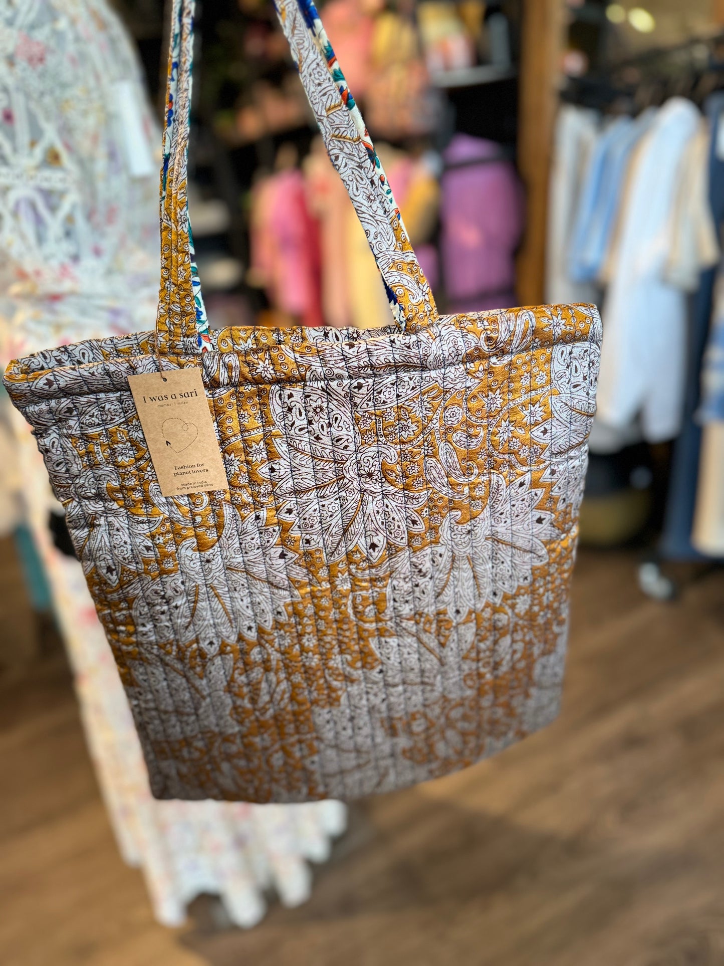 I WAS A SARI Quilted shopper bag