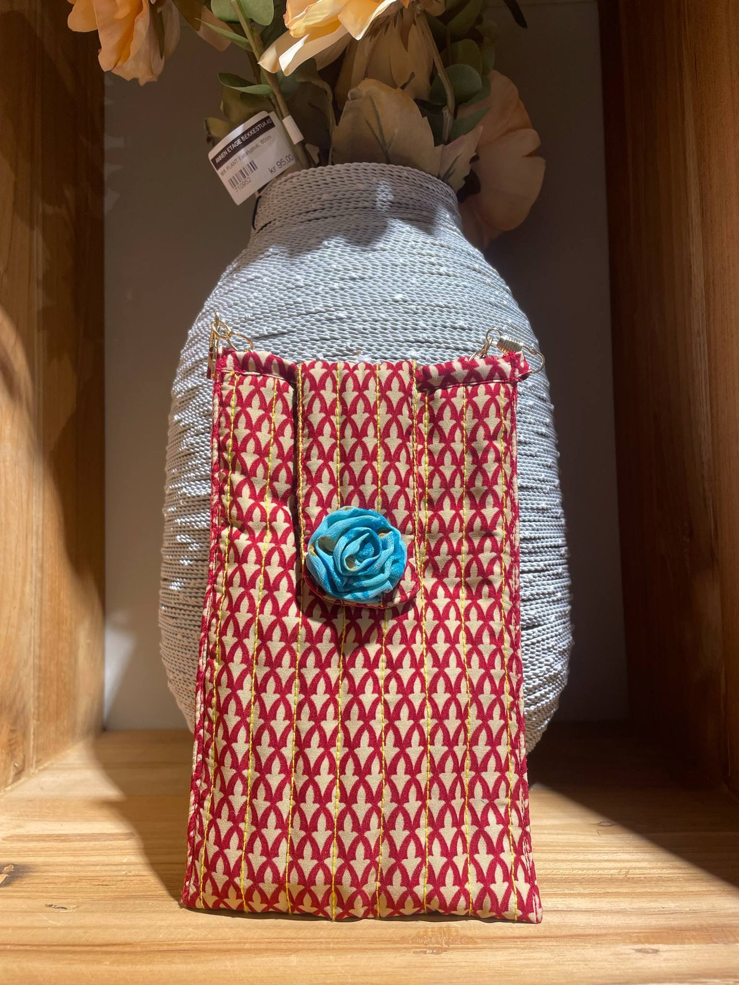 I WAS A SARI Mobilveske med blomst