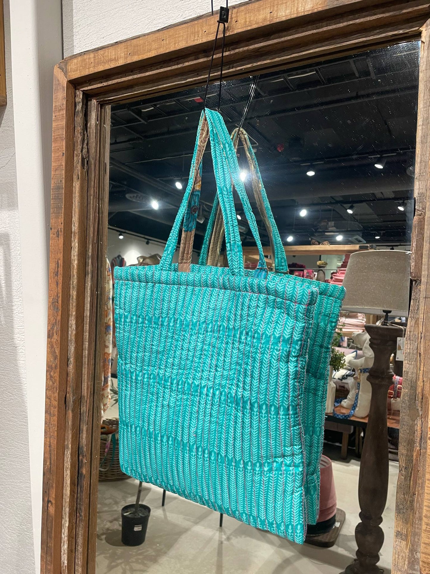 I WAS A SARI Quilted shopper bag