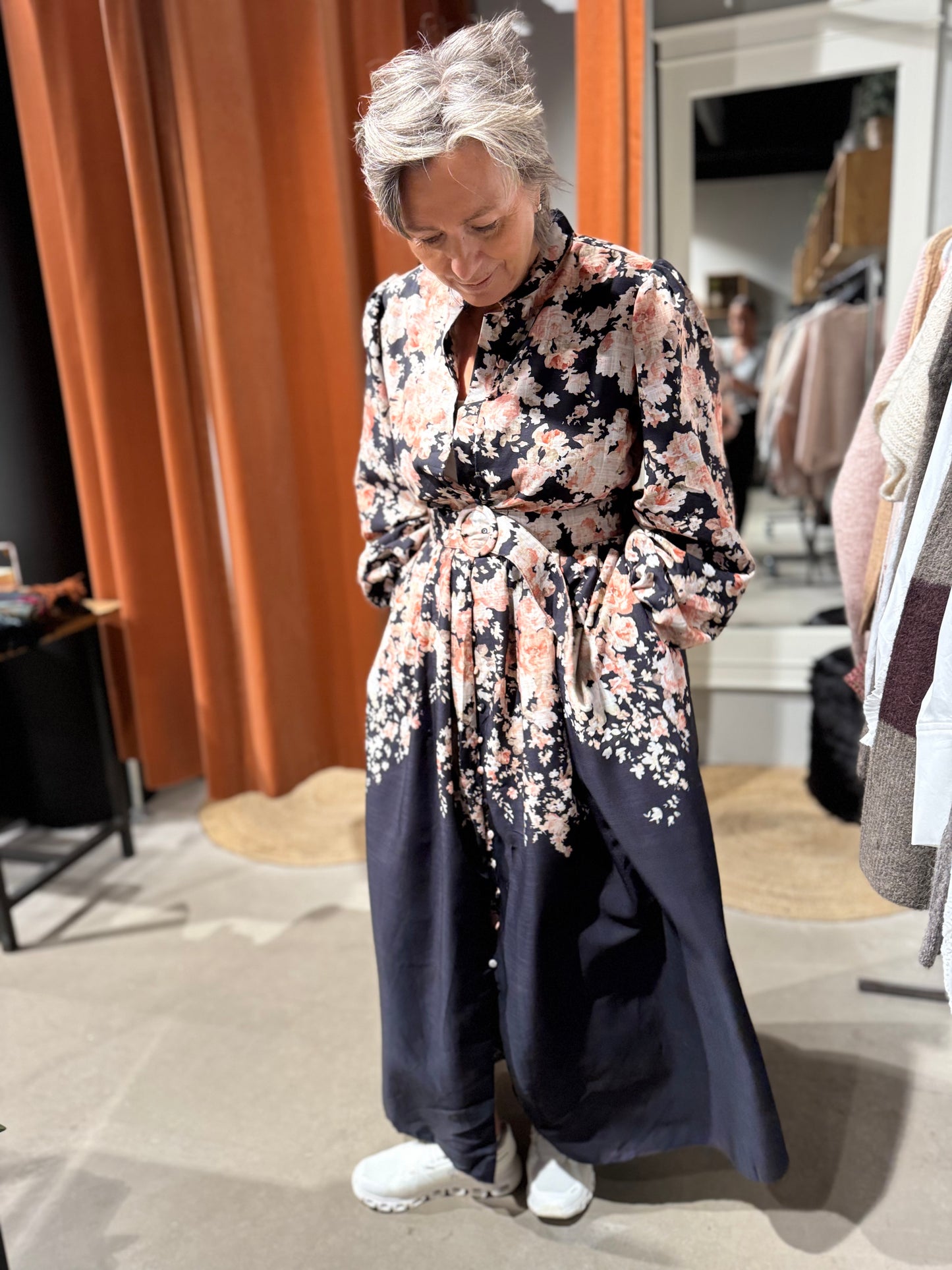 FROM PARIS WITH LOVE kjole med rosa blomster