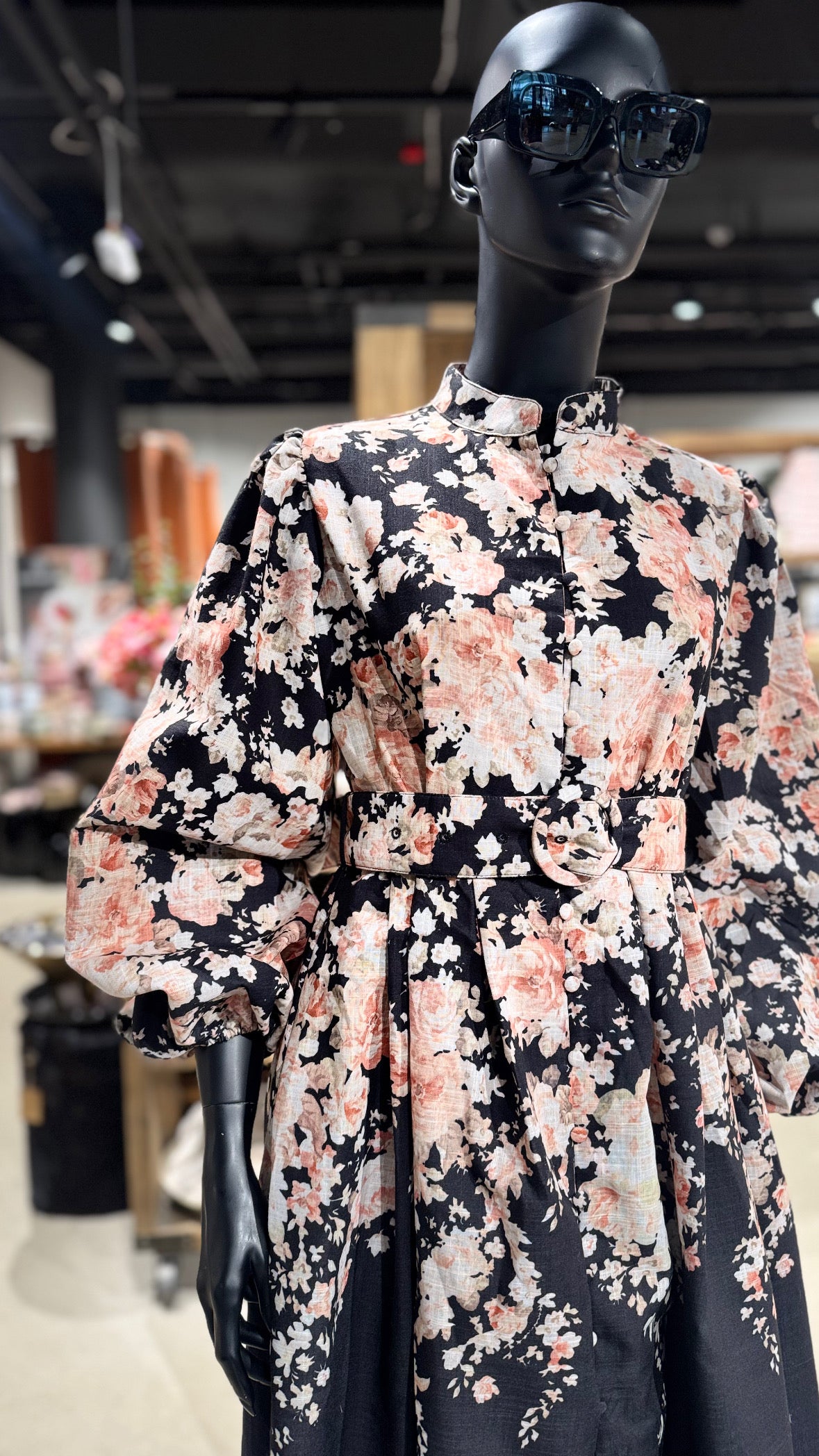 FROM PARIS WITH LOVE kjole med rosa blomster