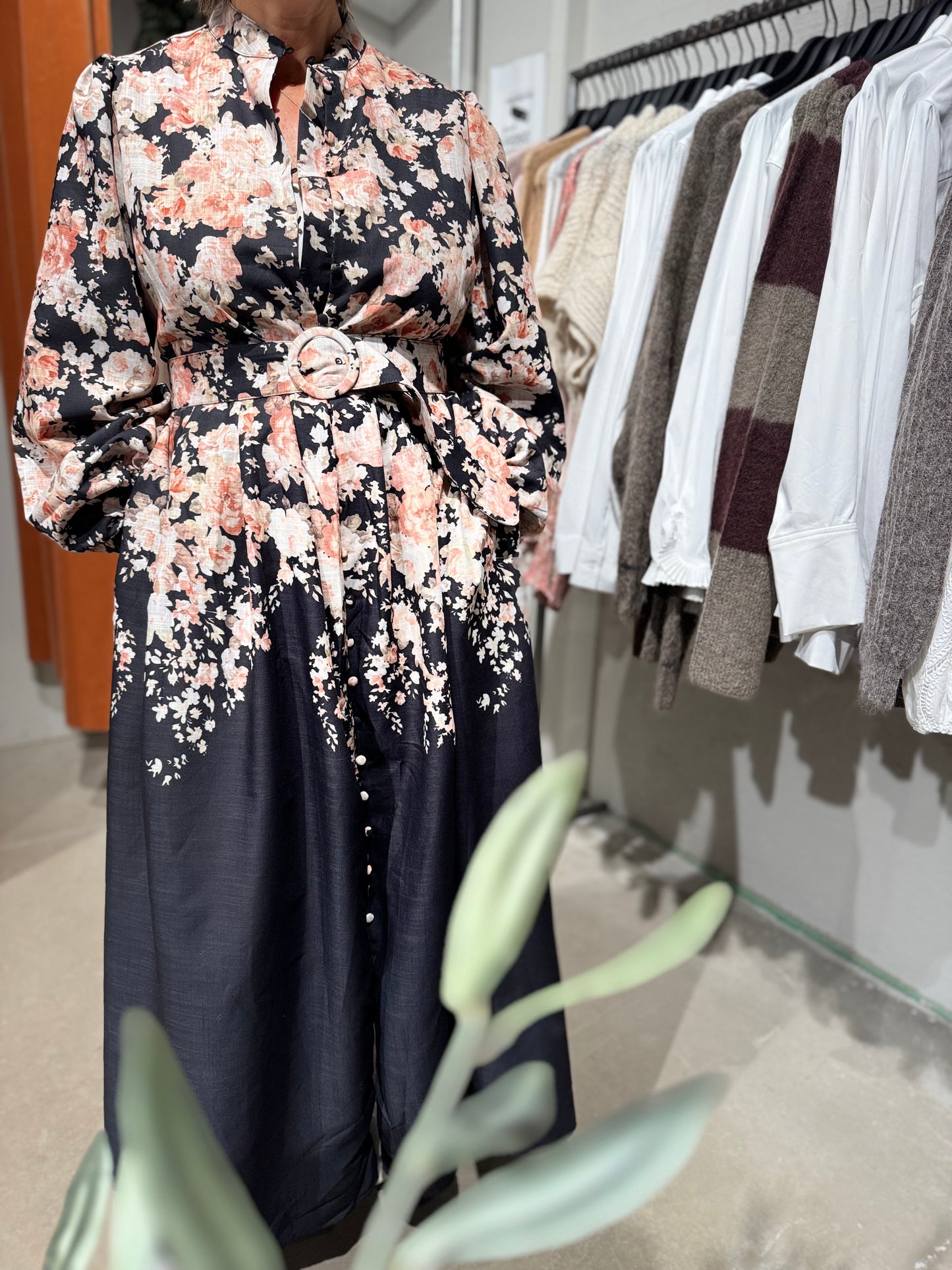 FROM PARIS WITH LOVE kjole med rosa blomster