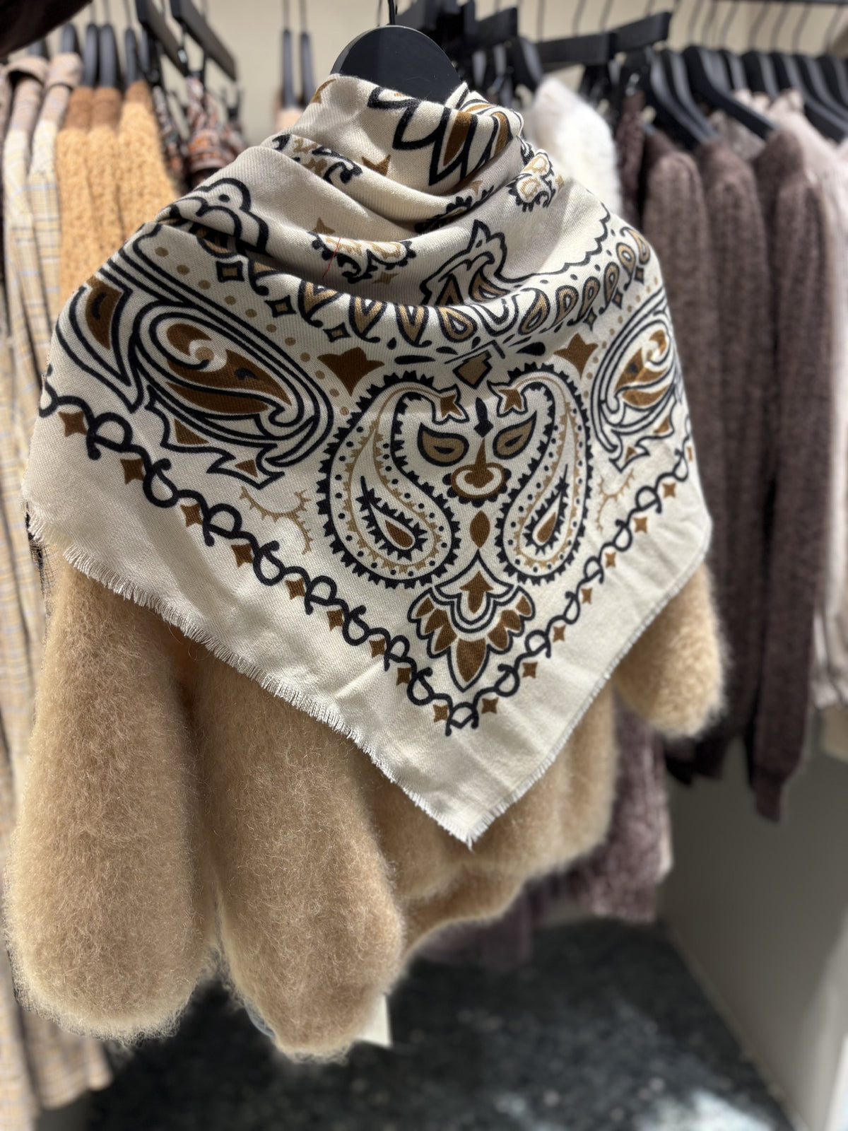 From Paris With Love, Paisley scarf big, ecru