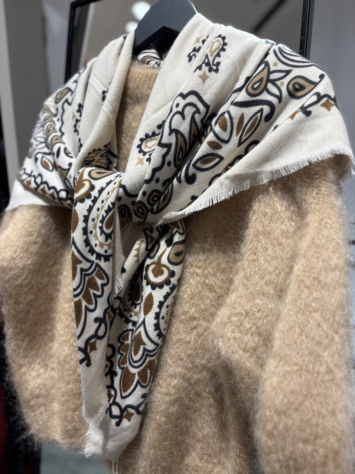 From Paris With Love, Paisley scarf big, ecru