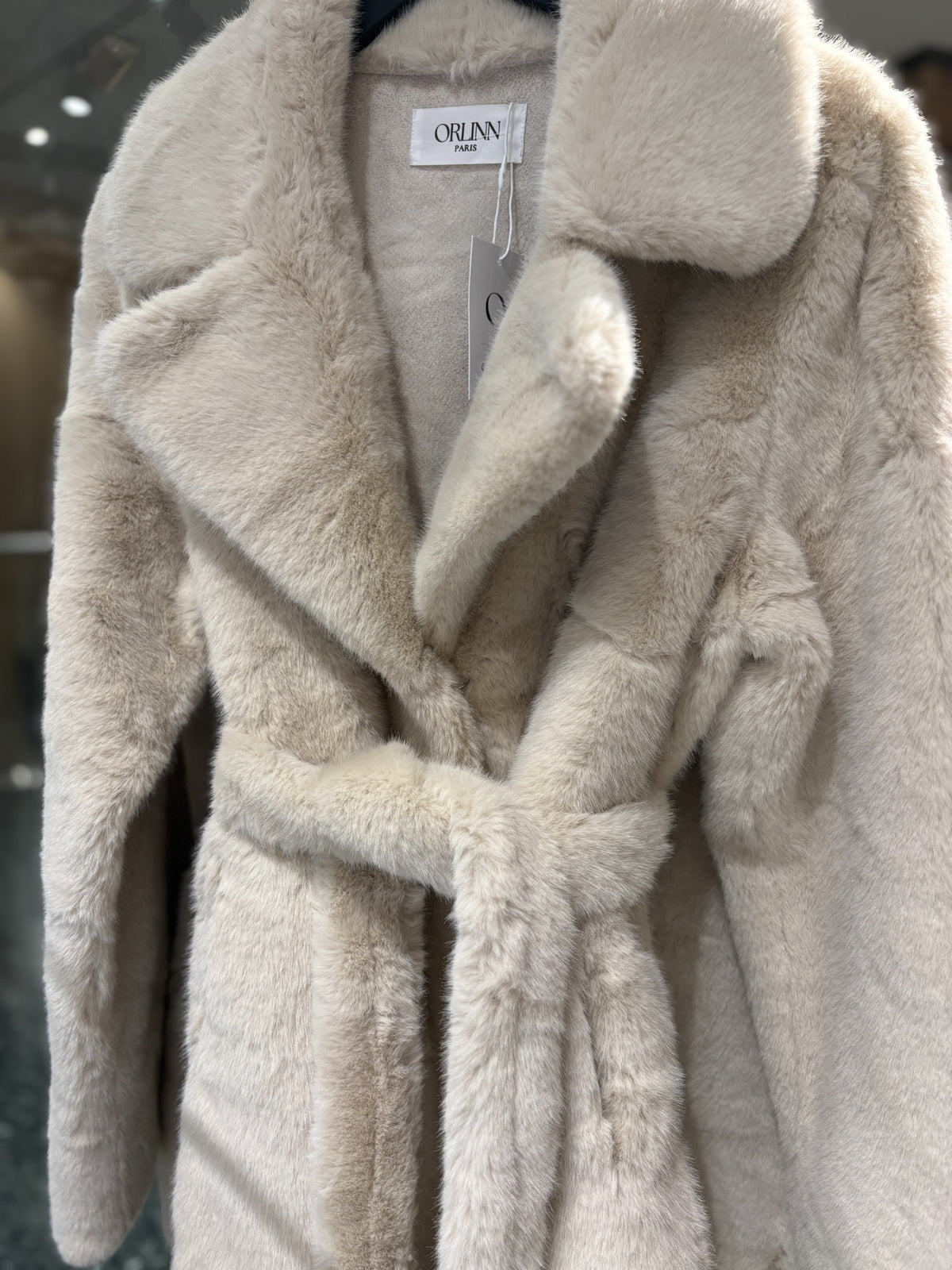 From Paris With Love, Fuskepels med knyting, Beige