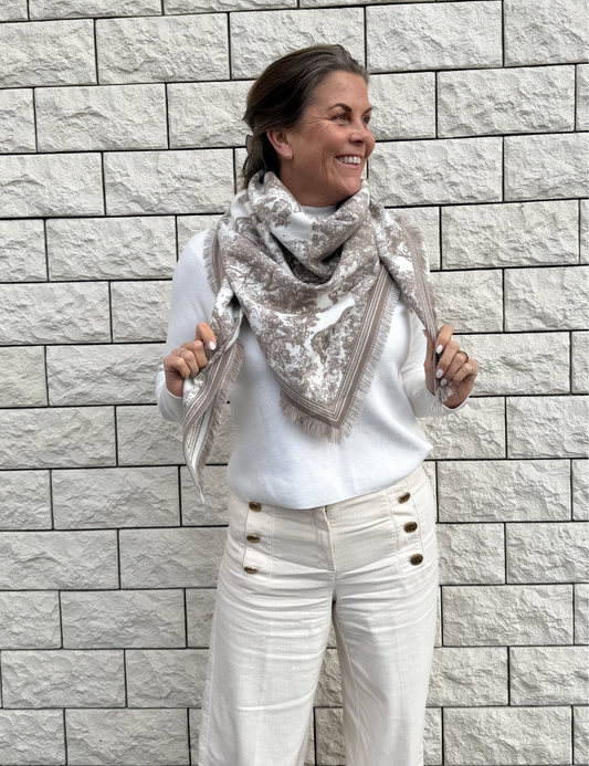 Noma Charlene trekantskjerf med frynser – brun