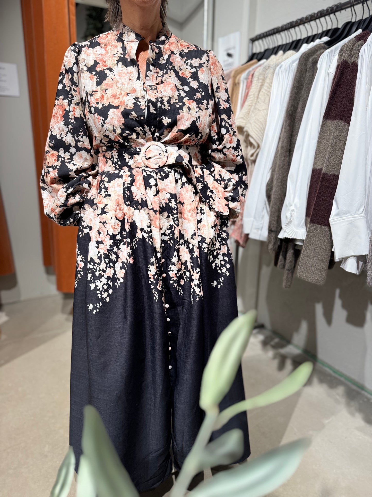 FROM PARIS WITH LOVE kjole med rosa blomster