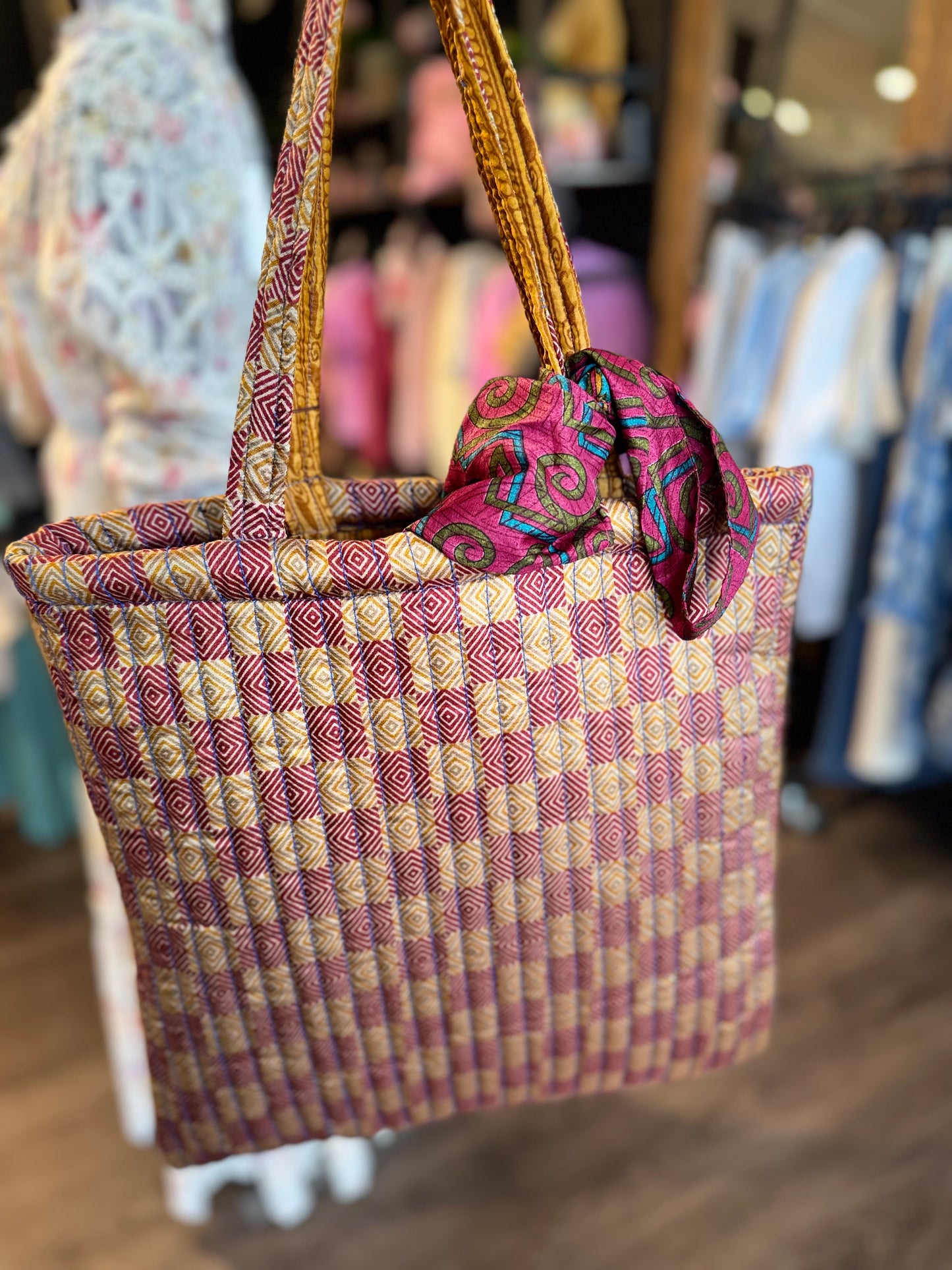 I WAS A SARI Quilted shopper bag