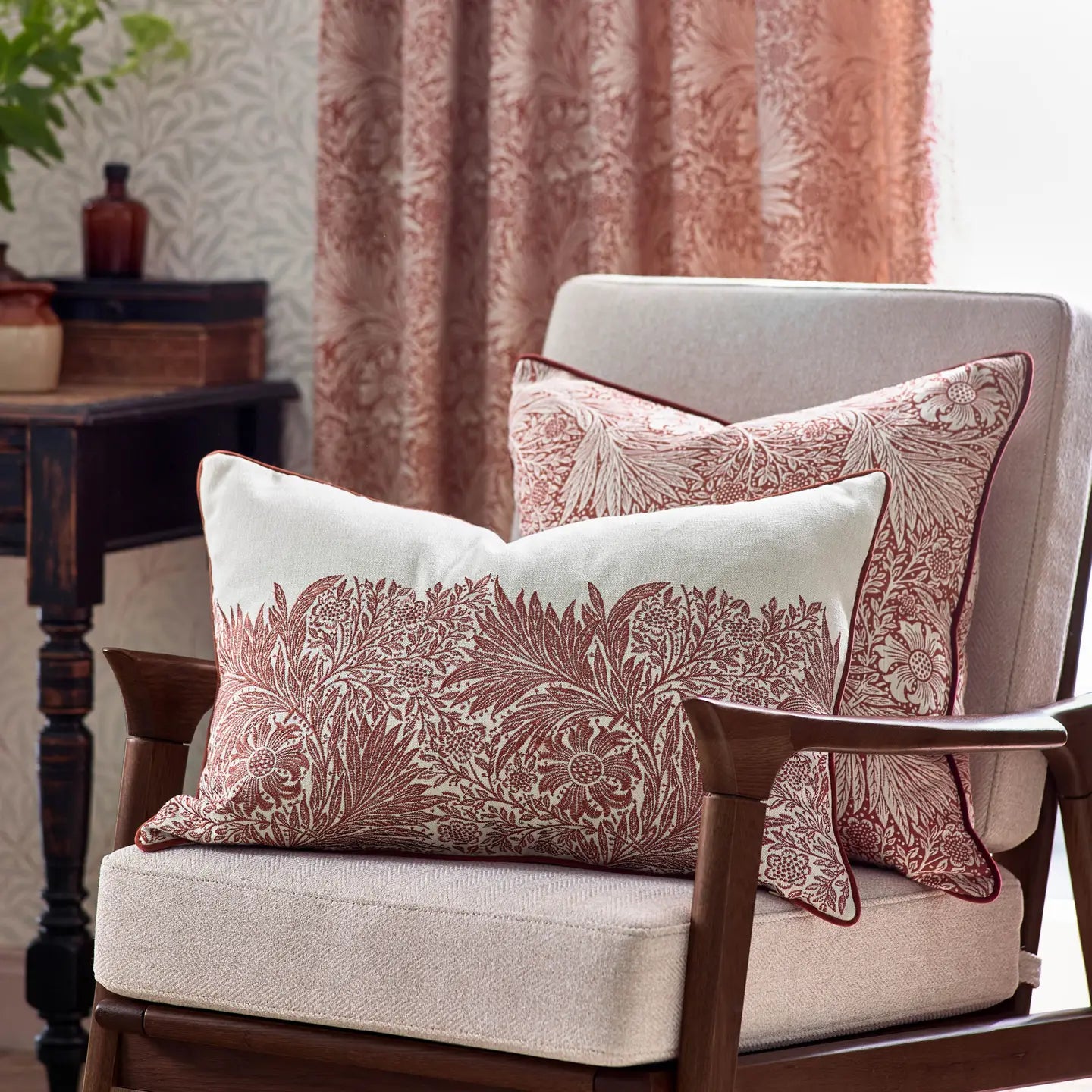 Marigold jacquard putetrekk med kantbånd i russet, 50x50 cm