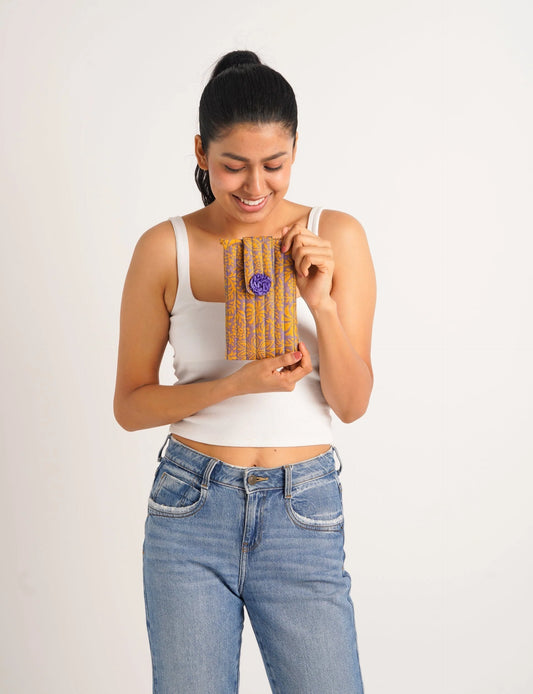 I WAS A SARI Mobilveske med blomst